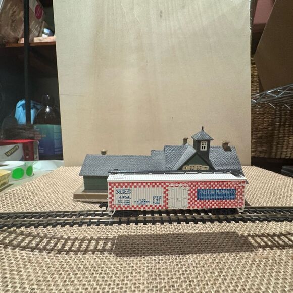 MiniTrix N Scale Box Car - Picture 3 of 8